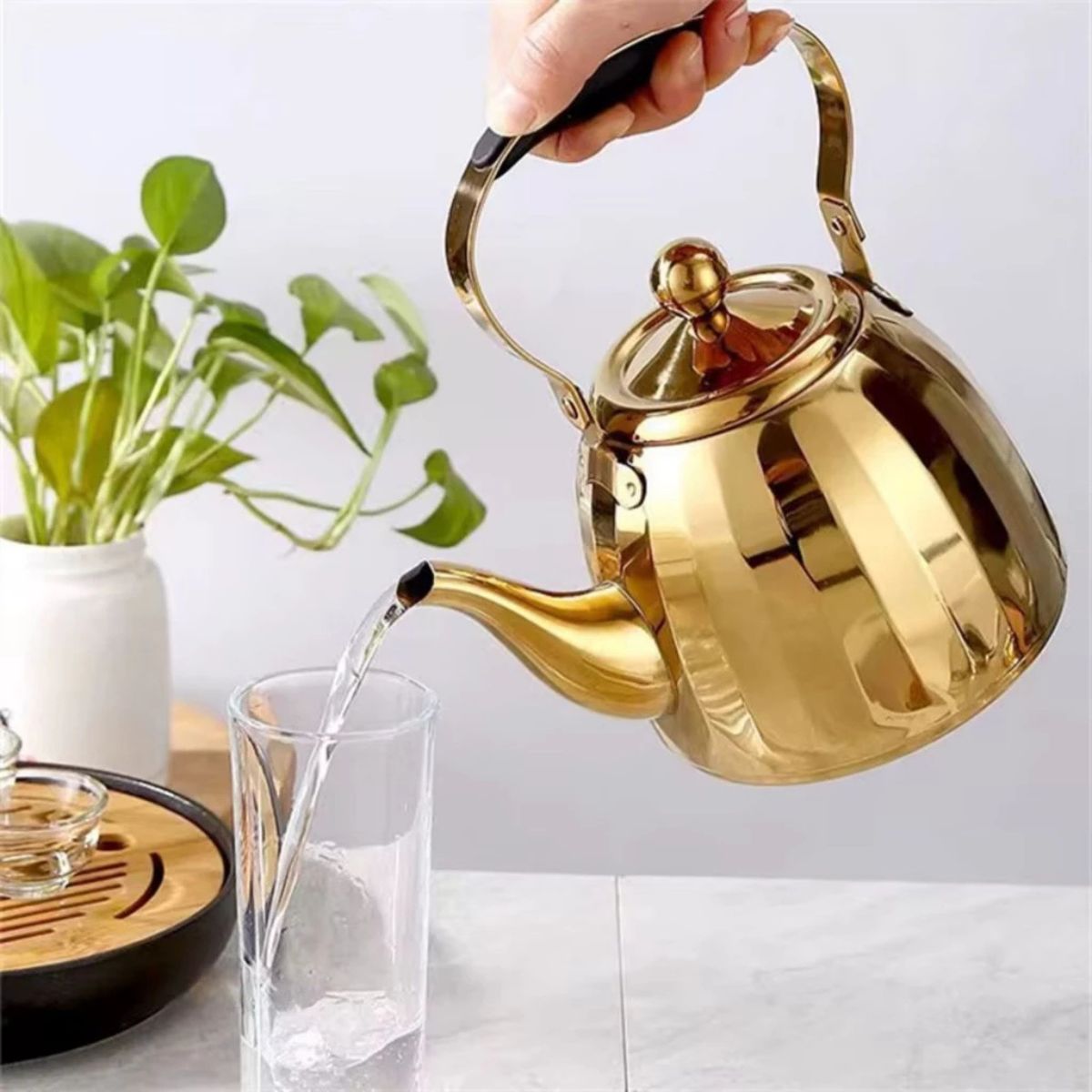 Chaleira Dourada Inox 1,5L com Infusor Luxo Premium | XDX Inox