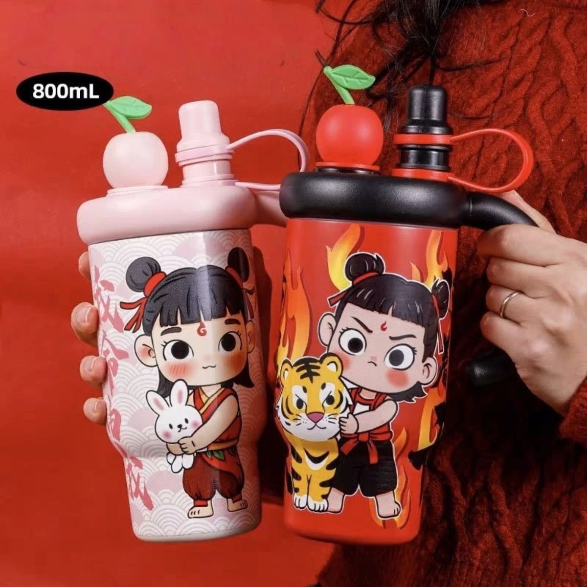 Garrafa Temática Nezha 800ml com Alça e Estampa Colorida - CGT4048