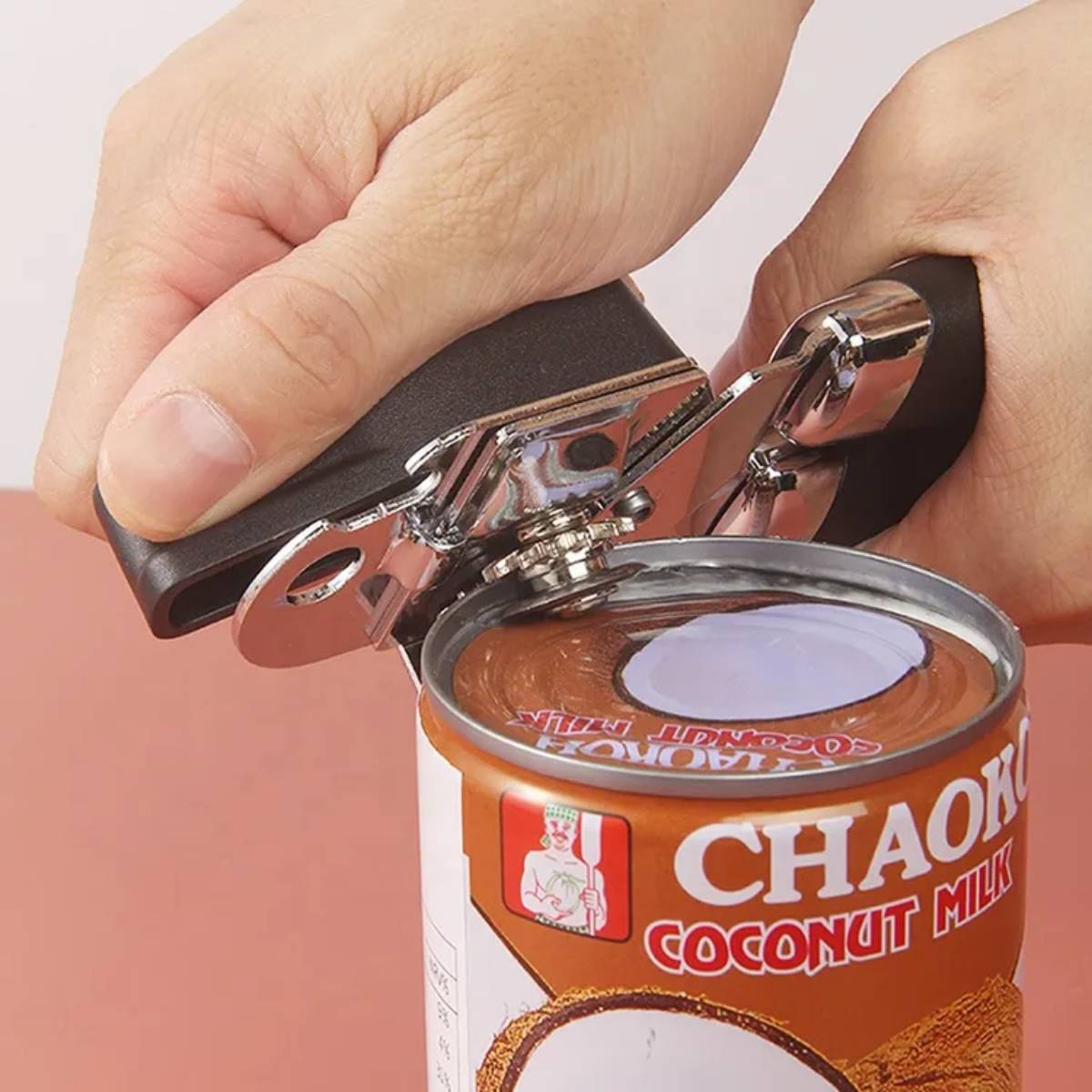 Abridor de Latas com Manivela Profissional de Inox Cabo Preto - IUD00001