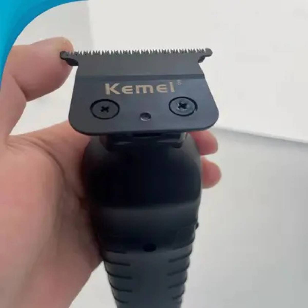 Aparador Elétrico Kemei KM-2299 para Cabelo e Barba Sem Fio