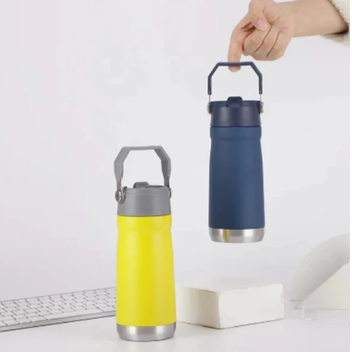 Garrafa Portátil Flip Straw de 650ml Com Alça Aço Inoxidável - IOD00030