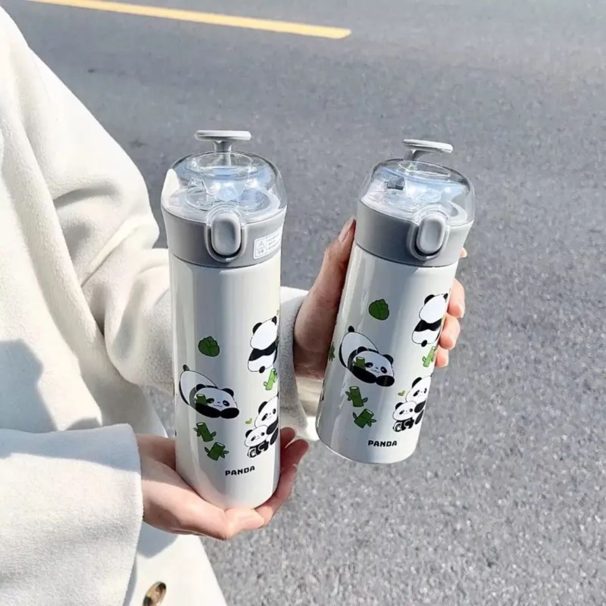 Garrafa Térmica Estampada de Pandas com Tampa de Abertura Prática -  IOD00013