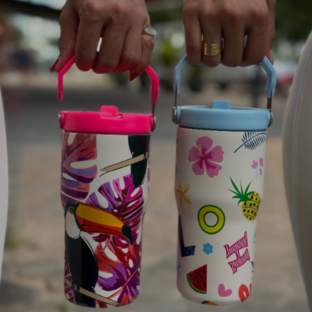 Copo Térmico com Alça Canudo e Estampa Fauna Tropical 600ml